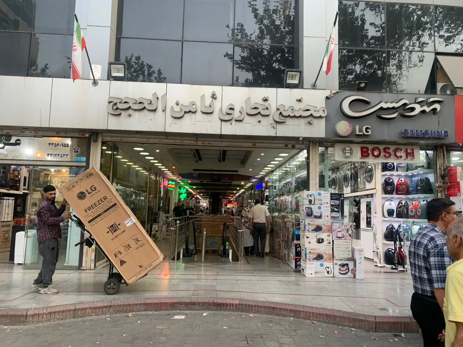 امین حضور ۱۴ متر مغازه طبقه همکف پاساژ ثامن الحجج
