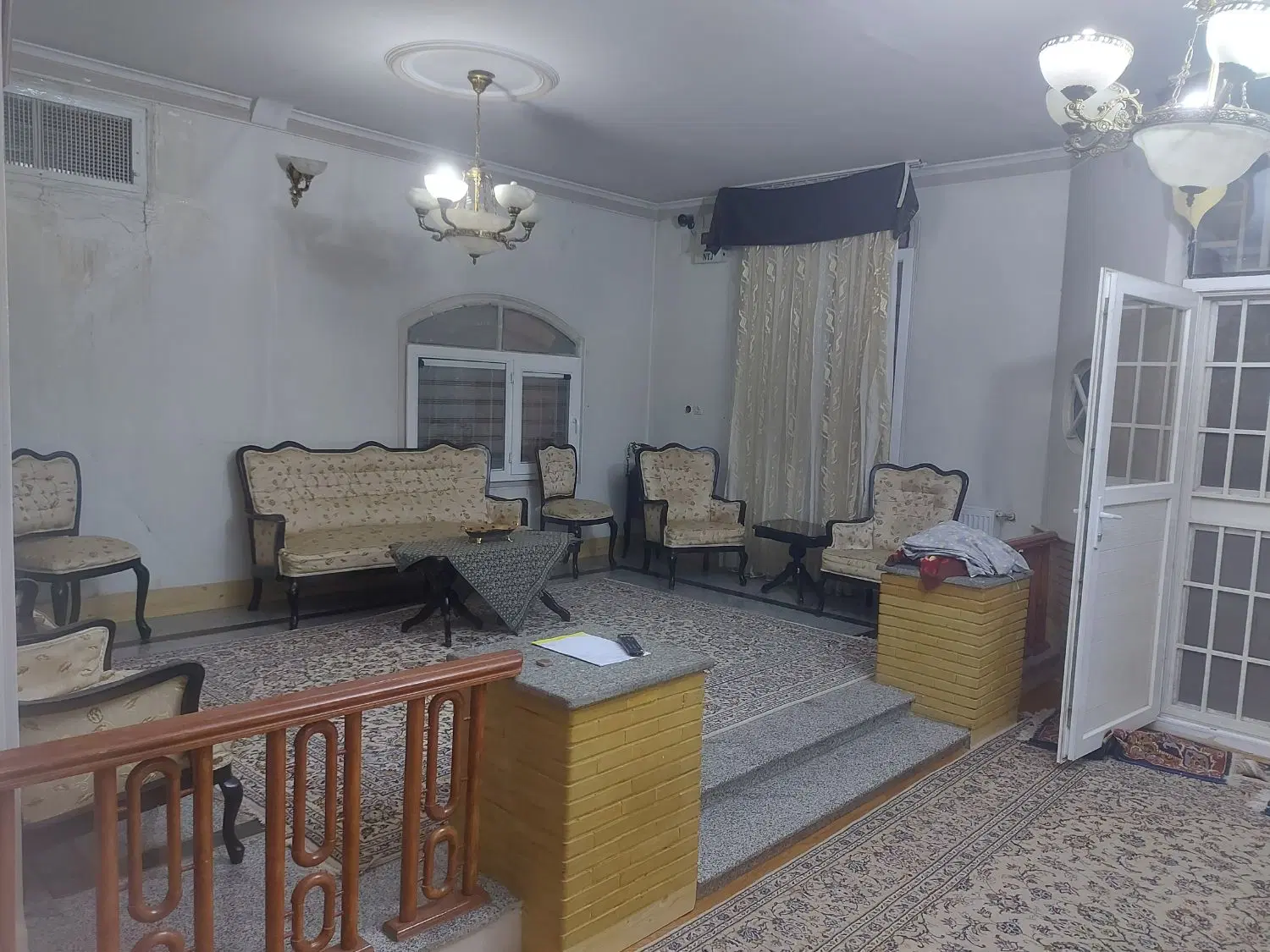 فروش یکباب ملک از یک ساختمان ۲ طبقه+زیر زمین