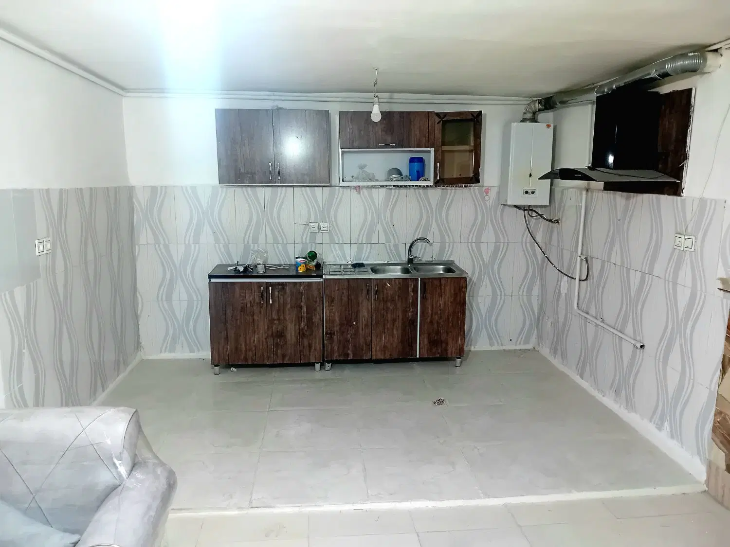 واحد مسکونی دارای پارکینگ و تکمیل ازهمه لحاظ