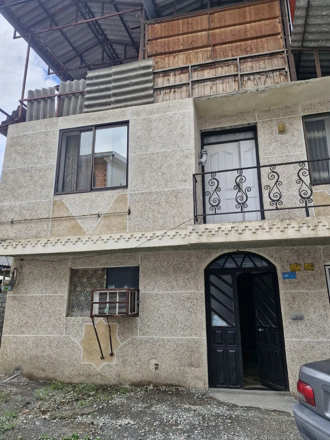 آپارتمان ۴ طبقه موقعیت تجاری