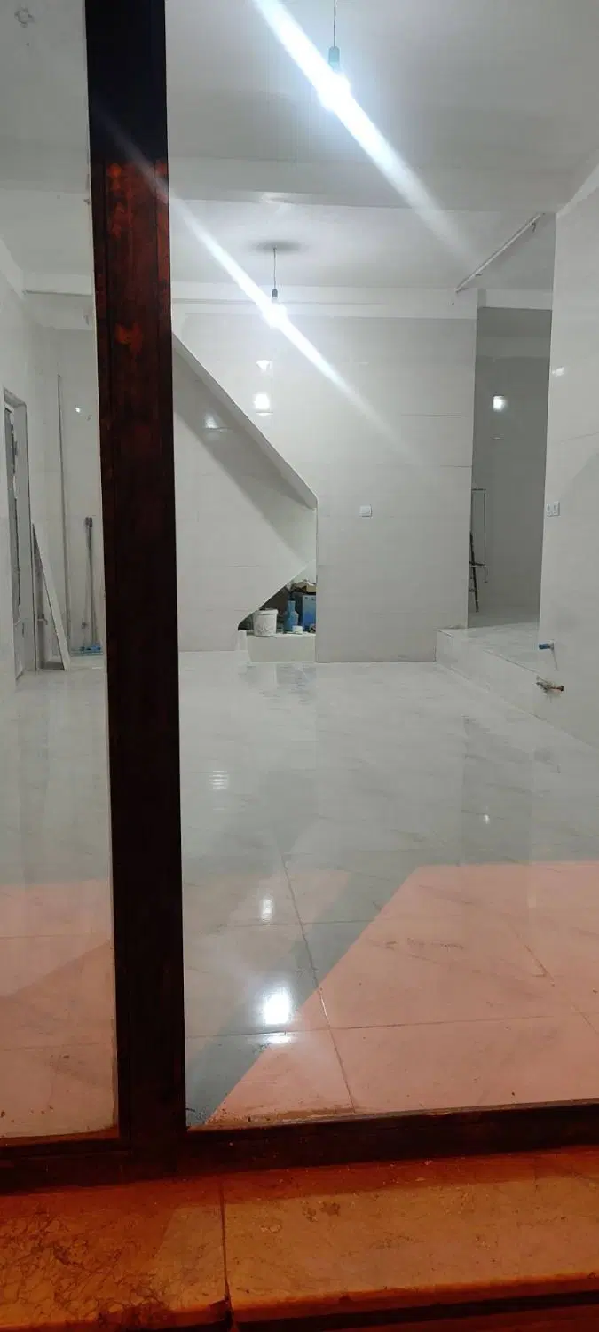 مغازه 43متری بازیرزمین 15متری درمالک اشتر