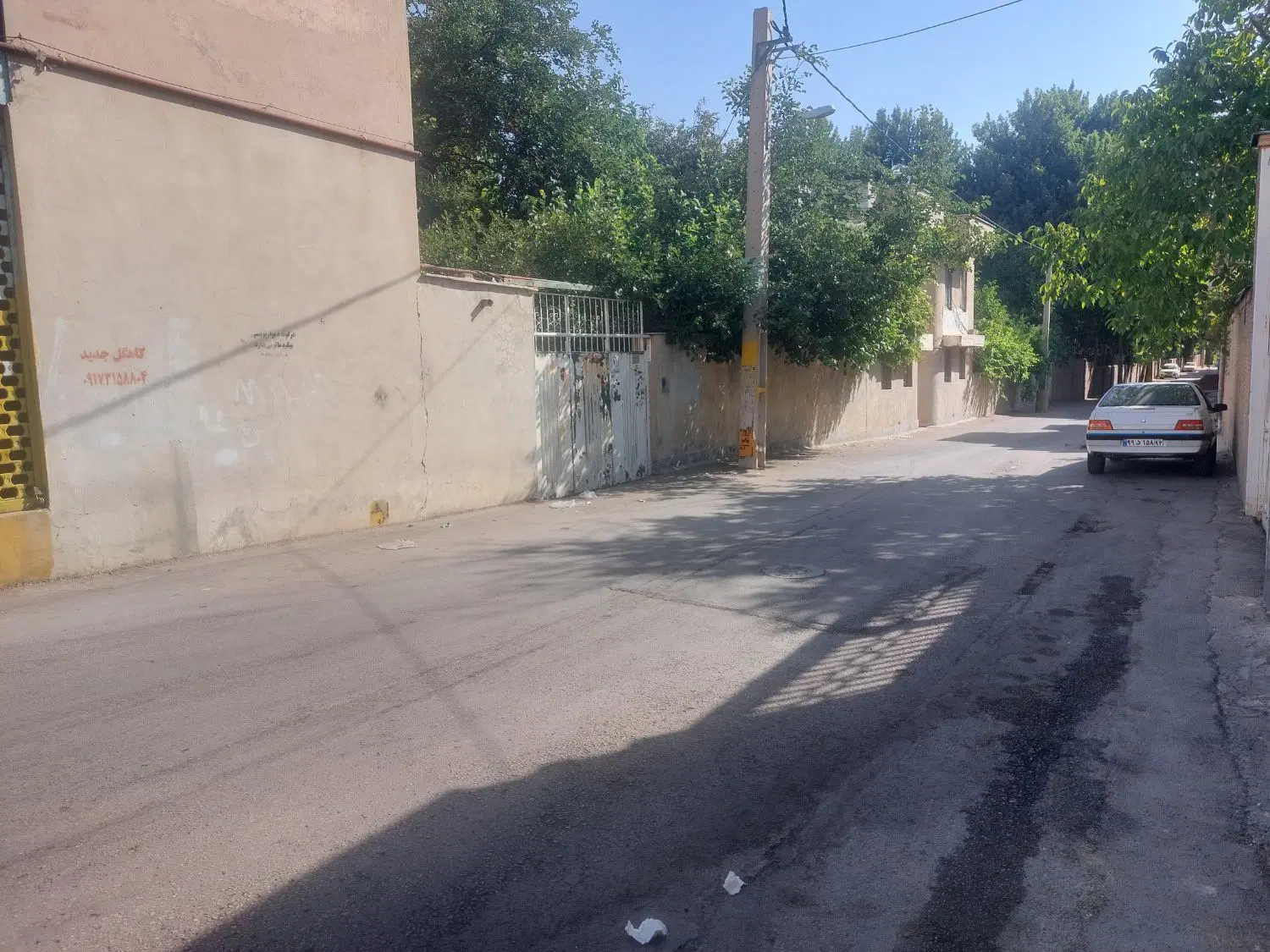 ملک تجاری مسکونی روبروی پمپ بنزین درین