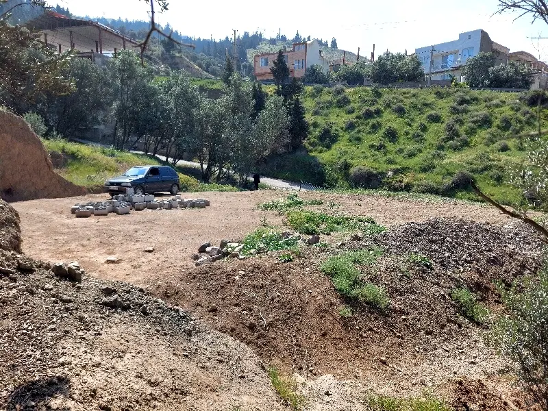 زمین 605 متر مسکونی