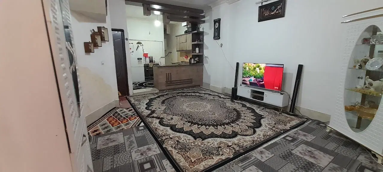 آپارتمان هم کف ۷۵ متری با پارکینگ اختصاصی