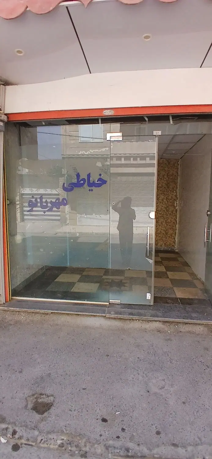 مغازه بر خیابان حمام چنور