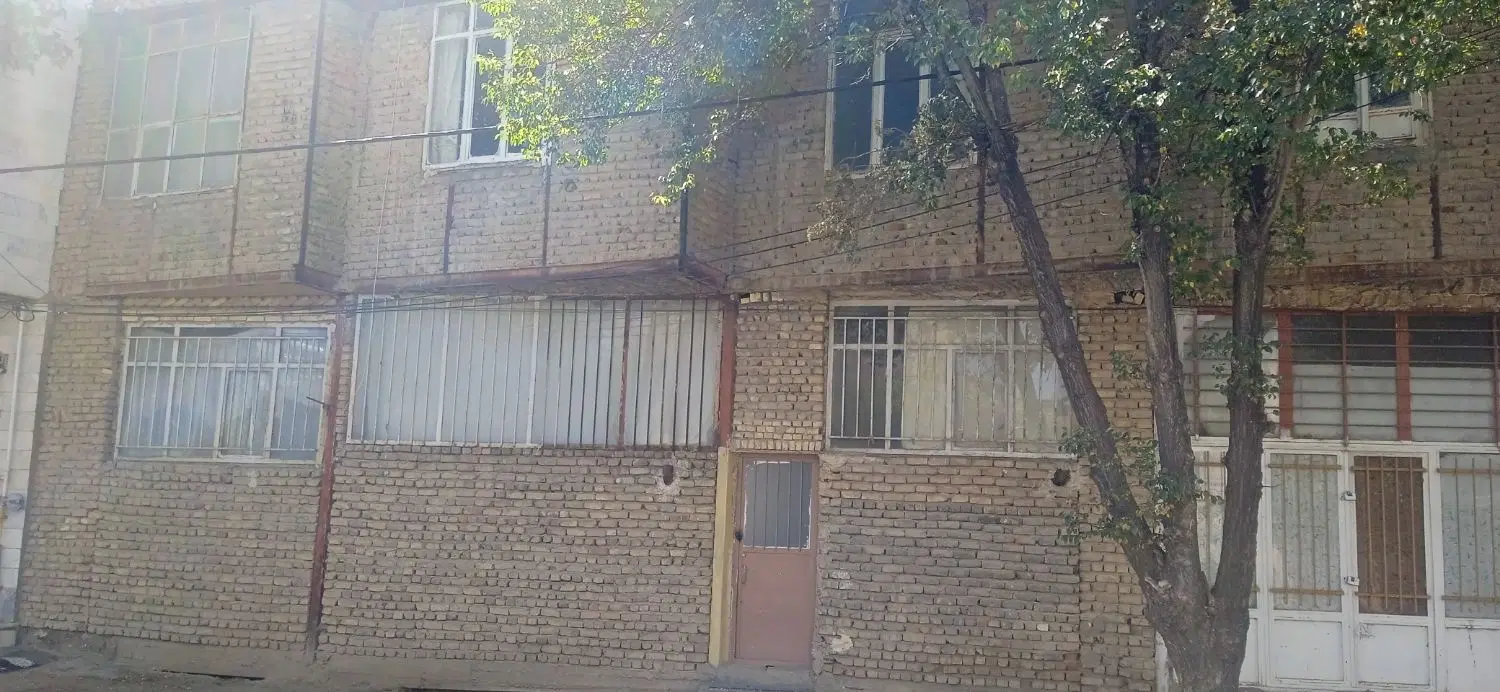 100.  متری. طبقه هم کف
