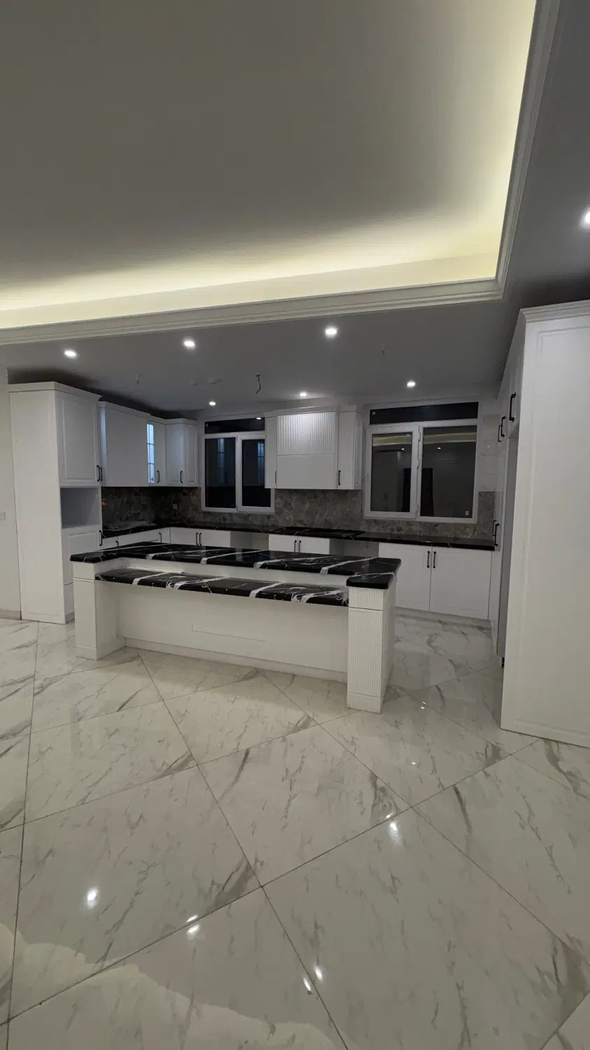 142متر سه خواب فول امکانات سه جهت نور
