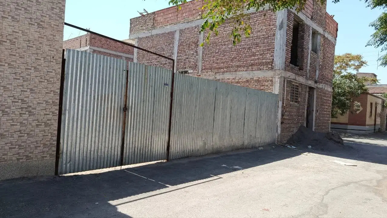 زمین فروشی