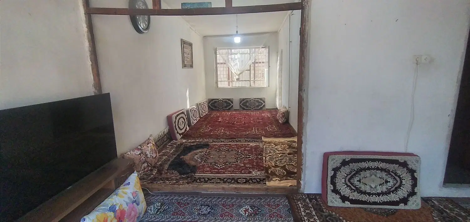 حیاط دربهمن آباد