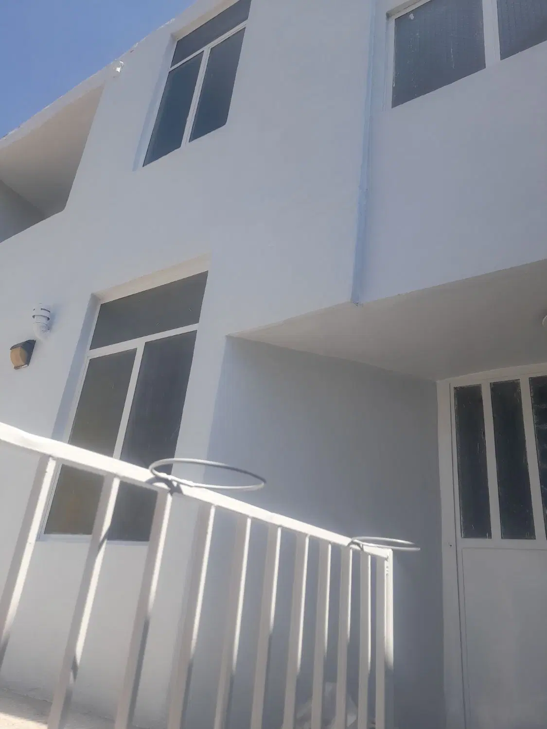 مسکن دربستی درخیابان بیات بومهن