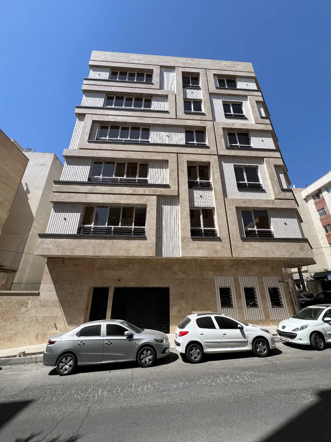 ۱۵۷ متر شاهین شمالی خ معینی