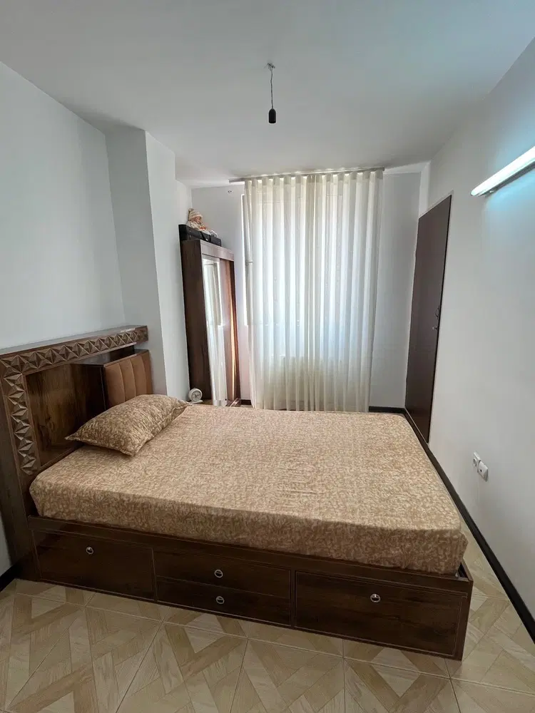 ۷۷ متری نما سنگ کرم سند تک‌برگ