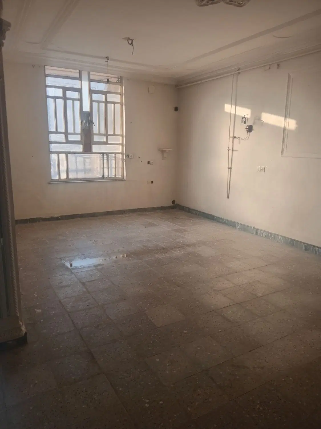 خونه همگف دو اتاق خواب حال پذیرایی ماشین رو
