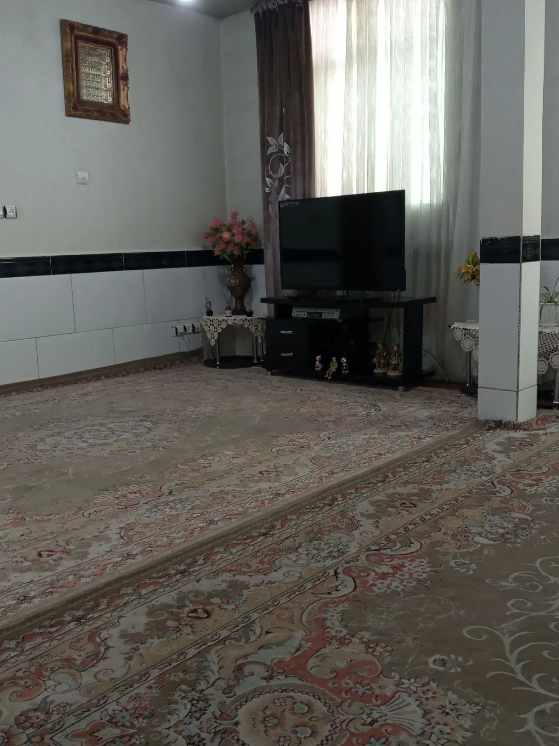 یک واحد آپارتمان طبقه ی اول ۷۰ متر ..