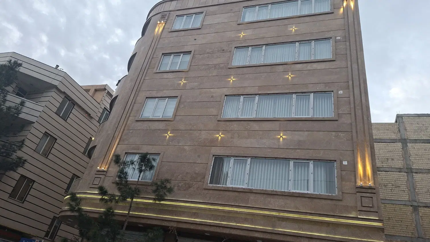 آپارتمان ۱۵۰ متری ۳ خوابه با انباری و پارکینگ