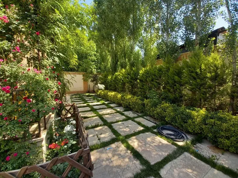 باغچه چهار دیواری