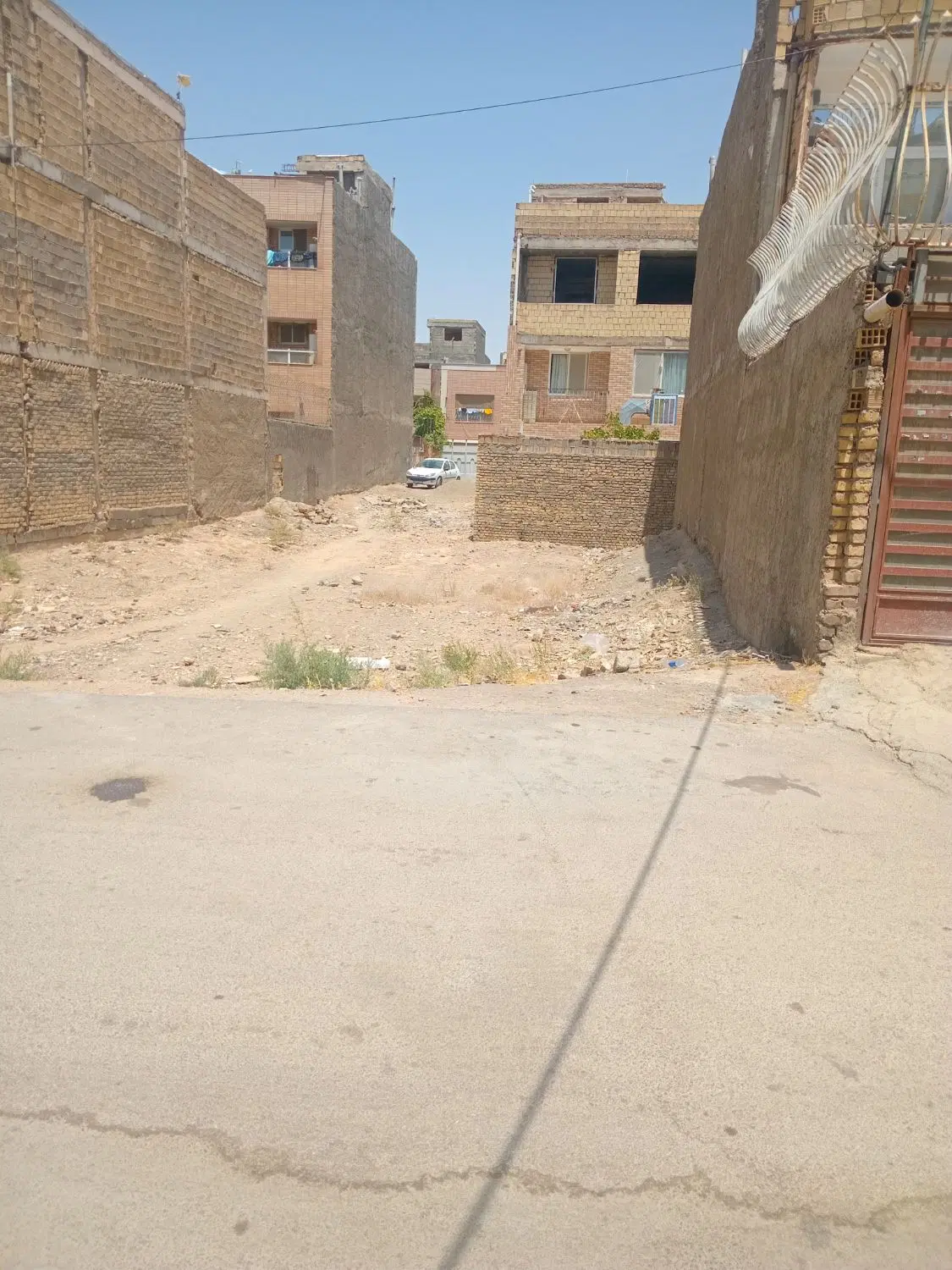 زمین با ۳سقف پروانه
