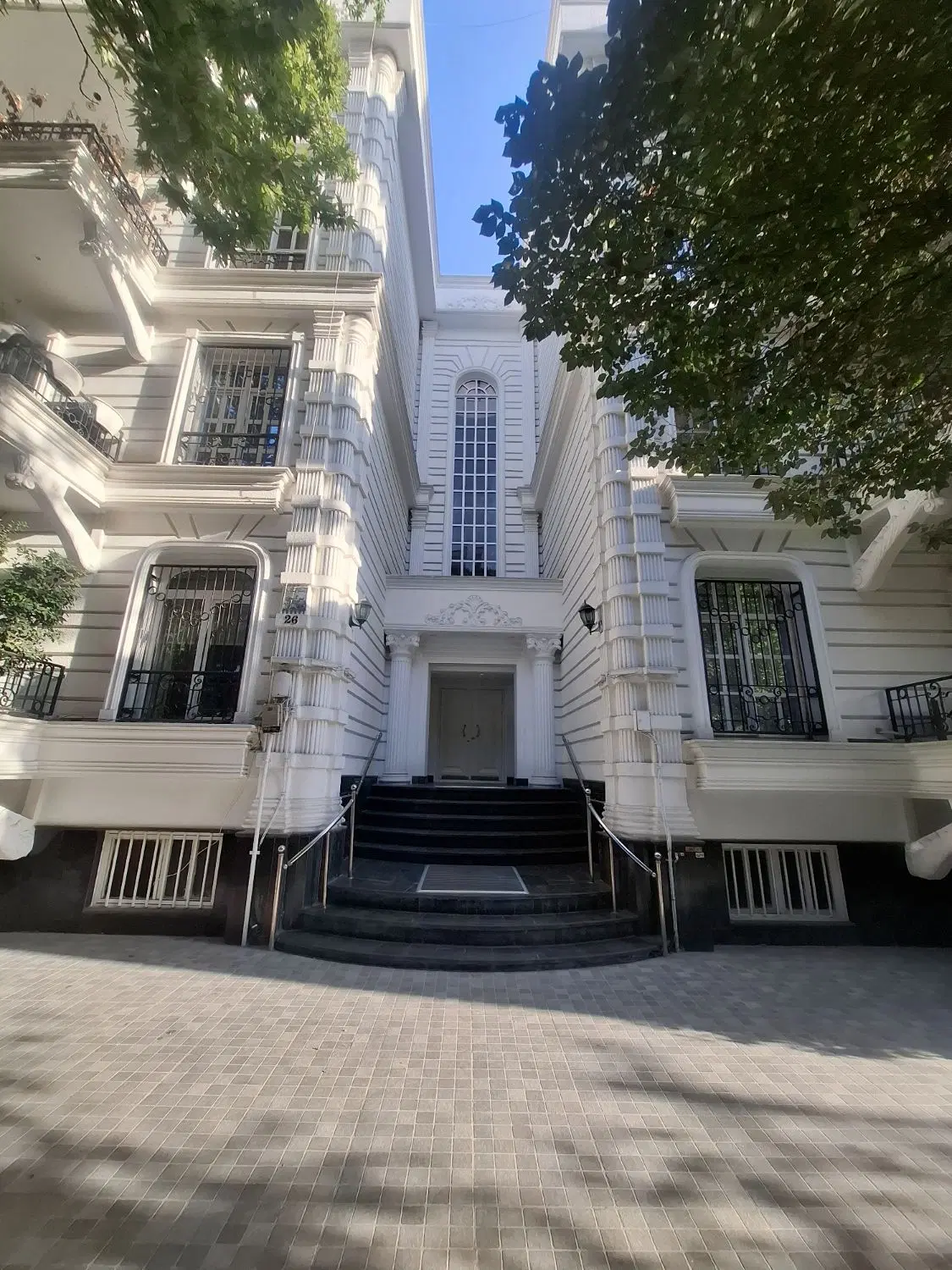 ۲۳۵متر فرمانیه دیباجی شمالی ۳خواب ۱۰۰متر تراس