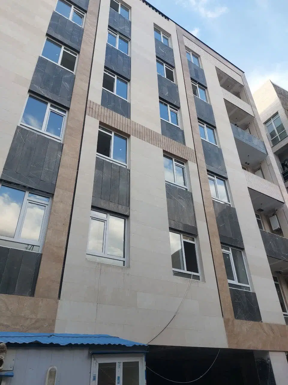 آپارتمان_90متری_نما مدرن+خانه سرایداری