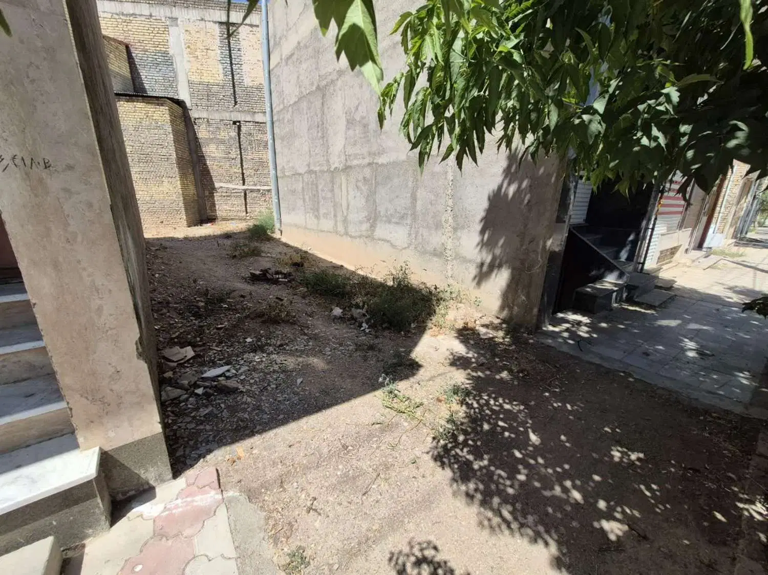 فروش یک قطعه تجاری 40 متری