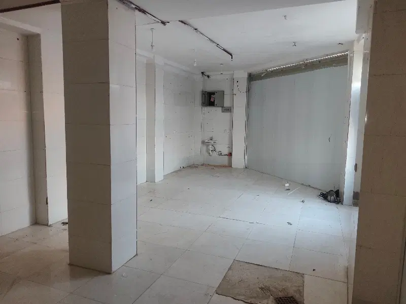 کیانشهر _رهن و اجاره_۳ درب کرکره ای_ سرچهار راه