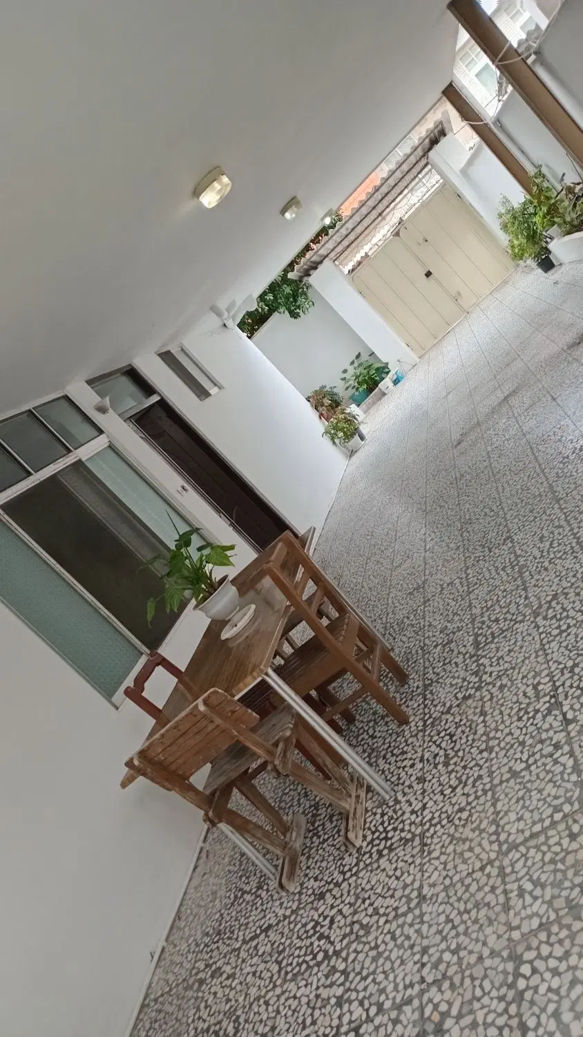 طبقه همکف ۱۴۰ متر ۲ خواب