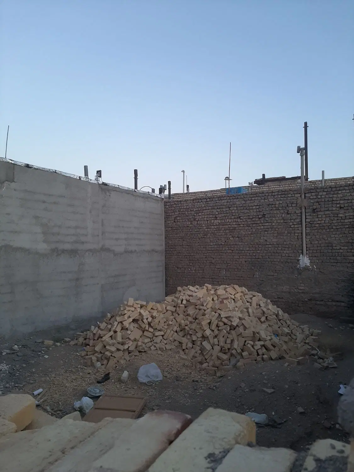 زمین رجایی ۲۸