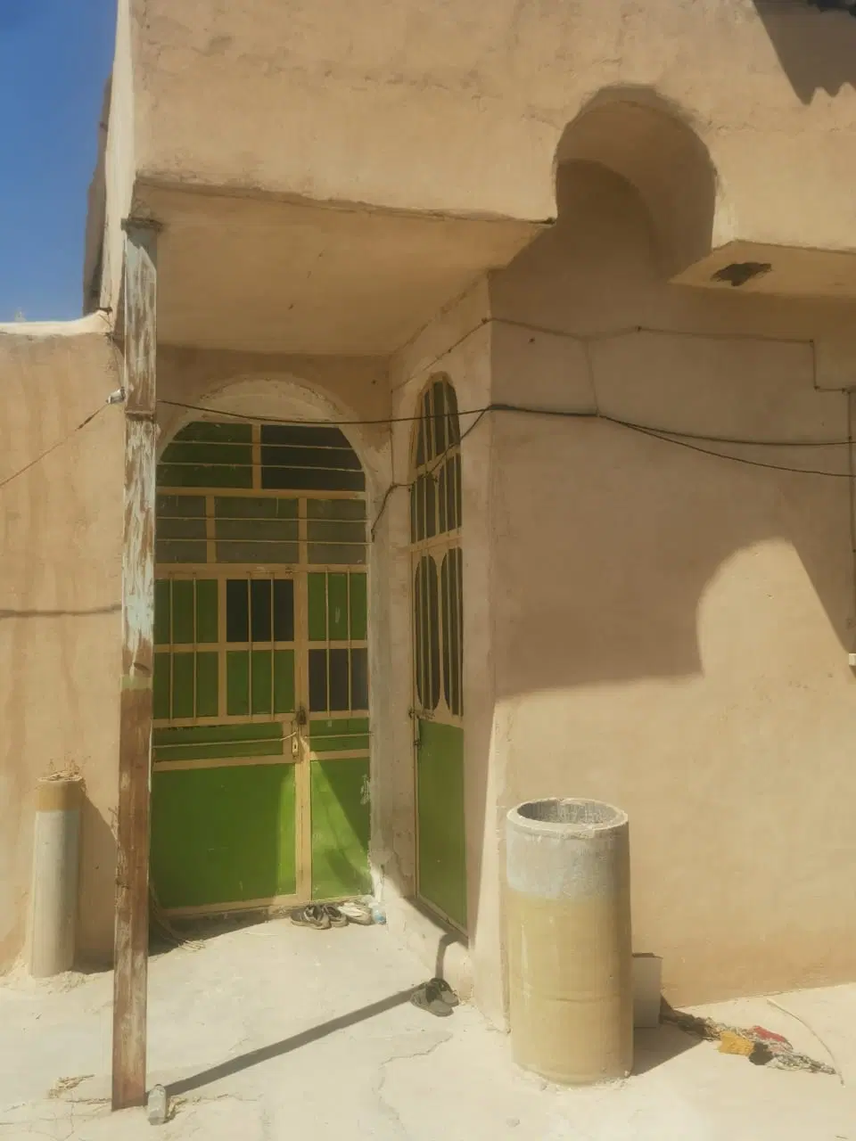 فروش خانه باششصدمتر زمین همراه باسند تک برگ