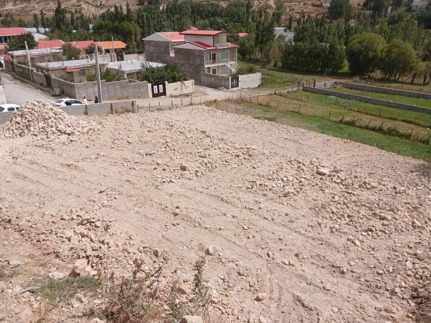 زمین سنددار * ۲۰۰متری*  مسکونی