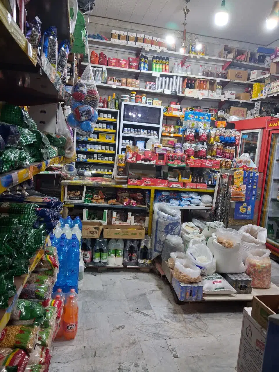 مغازه سر قفلی