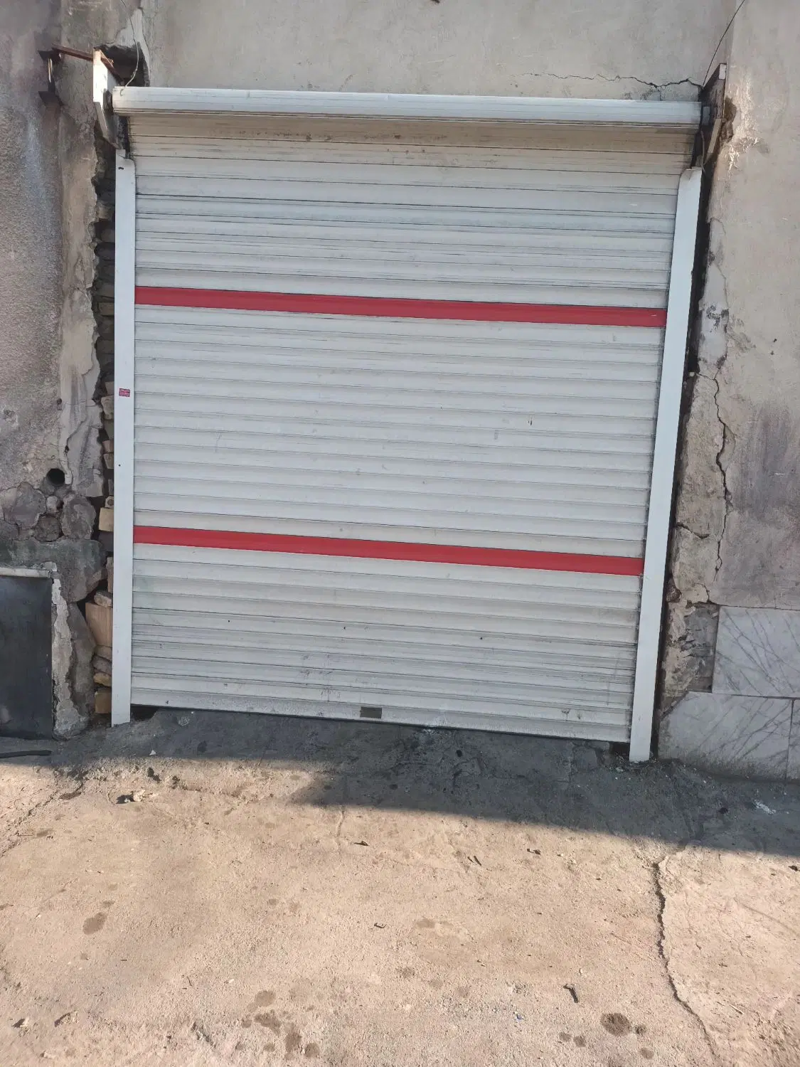 اجاره ورهن مغازه ۲۰ متری در چهارراه لاله