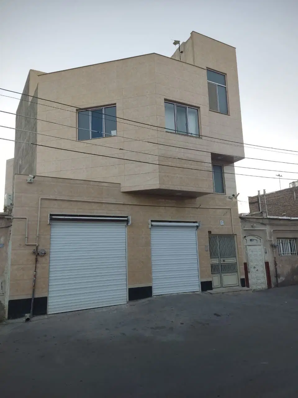 خانه ۲ و نیم طبقه مستقل با پارکینگ