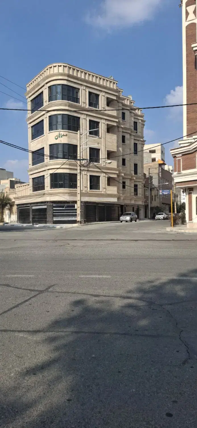 تجاری ۱۱۲ متری.۵ دهنه. بنیاد. خیابان باهنر کوچه ۲۲