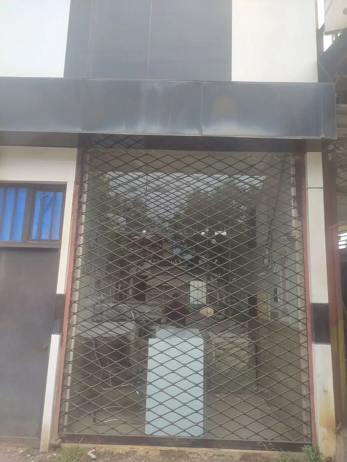 مغازه و واحد مسکونی (فروش فوری)