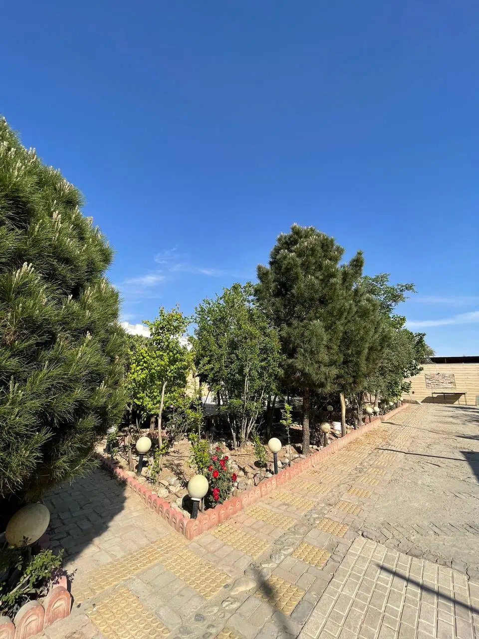باغچه و سالن در قرچک
