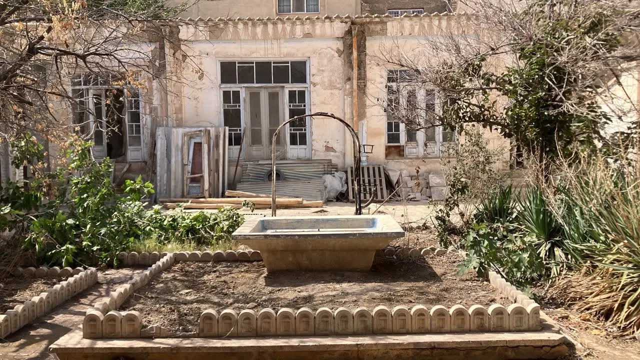 خانه قدیمی با ۱۳ اتاق