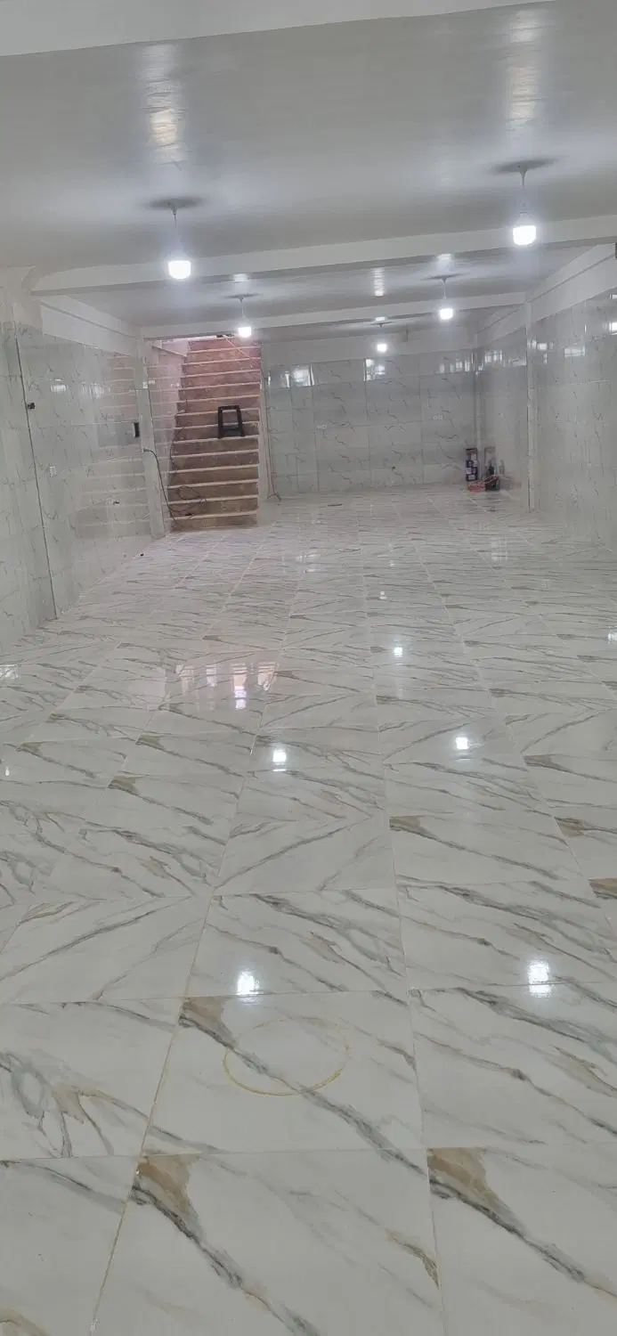 زیرزمین  بر خیابان  ۱۳۰متر