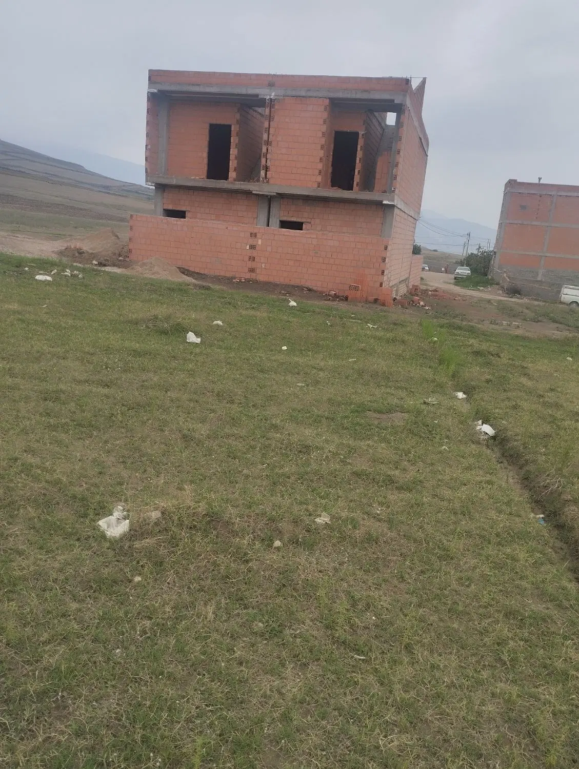 زمین مسکونی چسبیده به کاربری