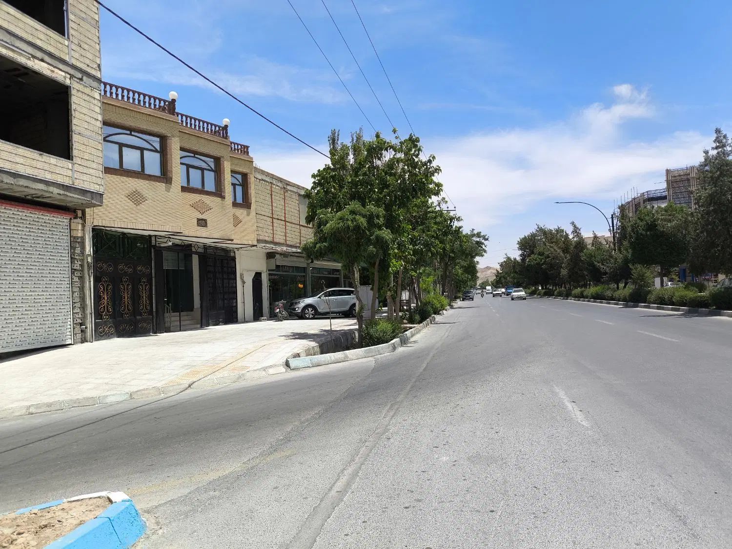 یکباب واحد تجاری مسکونی 3طبقه
