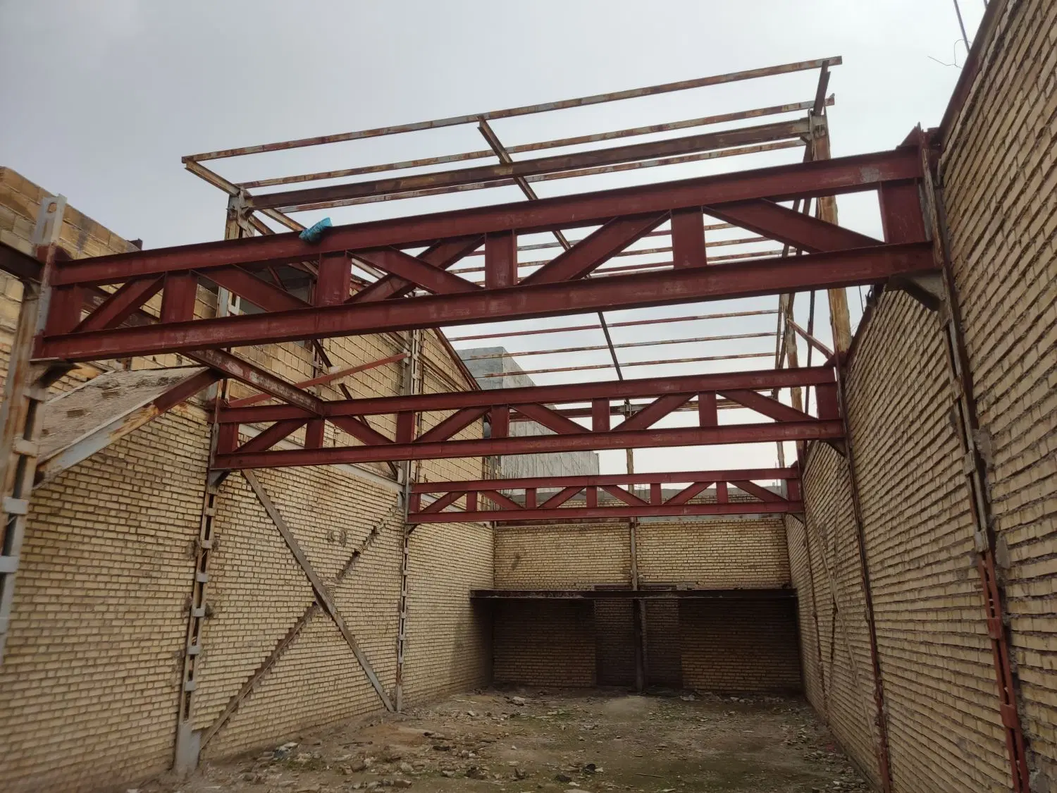 زمین سایت مزاحم شهری