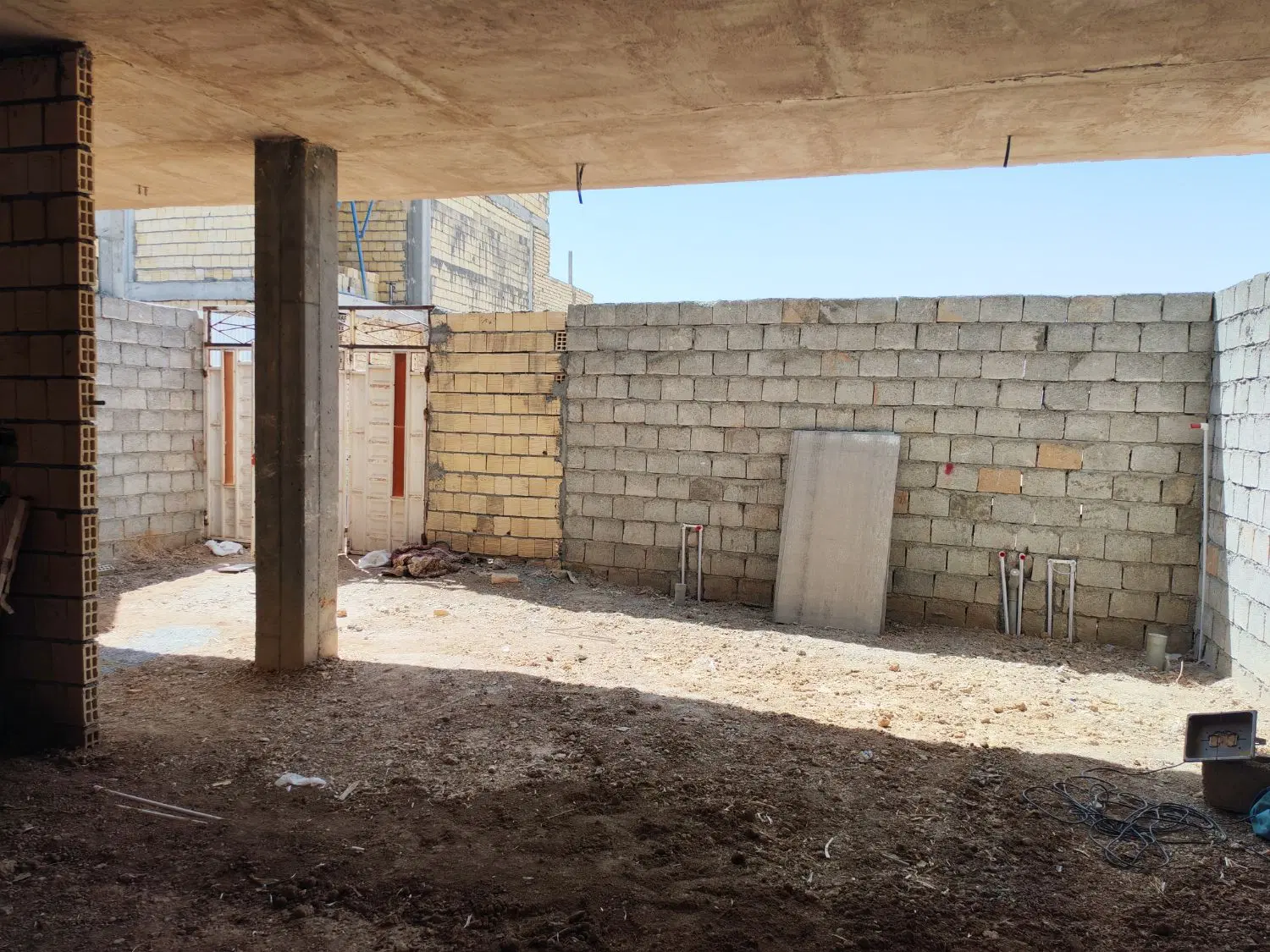 سفت کاری همکف سه خواب سند شش دانگ