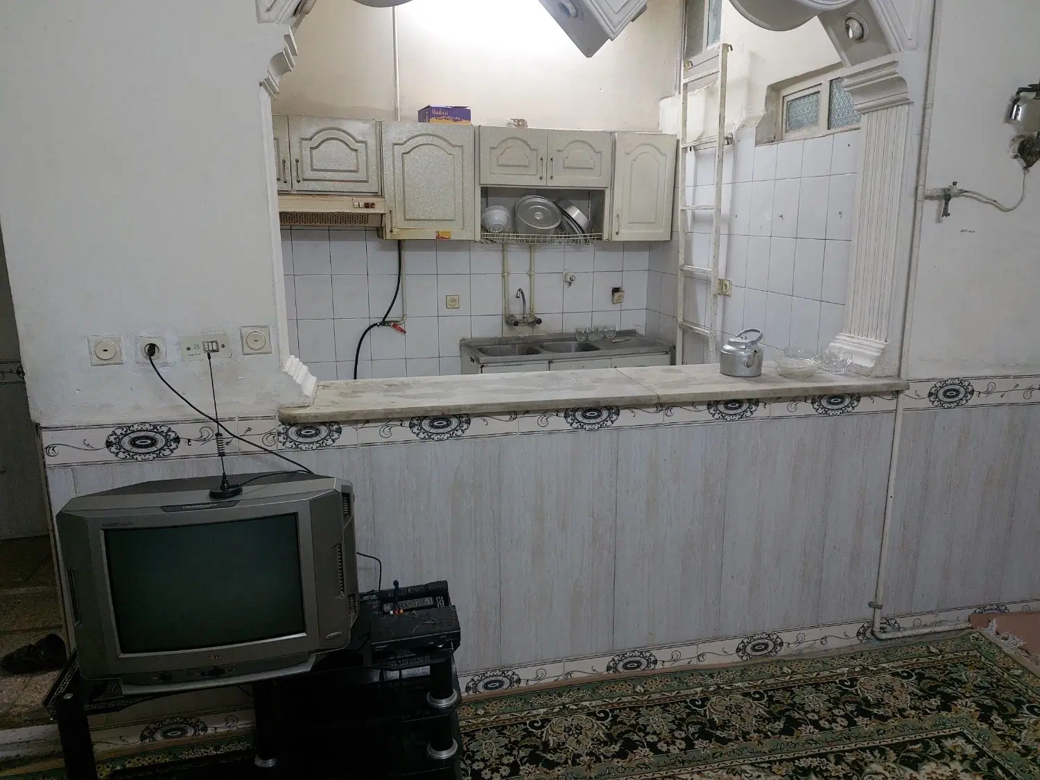 خانه بزرگ مناسب سکونت و کارگاه  یا انبار در گلحصار