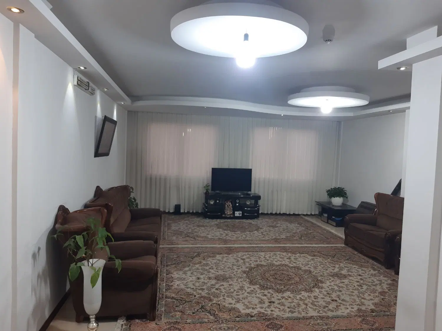 آپارتمان تک واحدی ۴طبقه سند ششدانگ ملکی