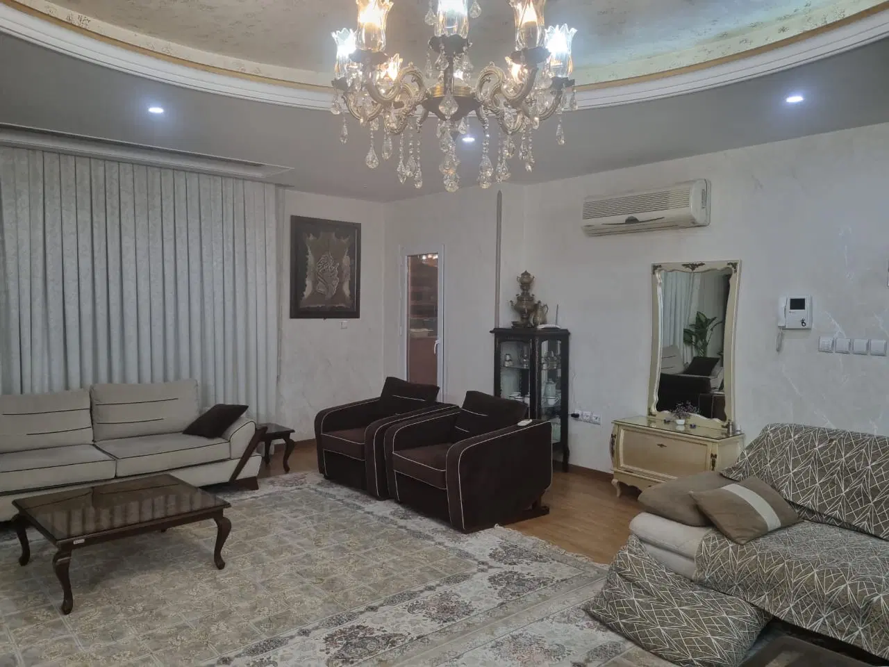 فروش واحد ۱۳۷ متری ۳ خواب ساختمان کم واحد فول