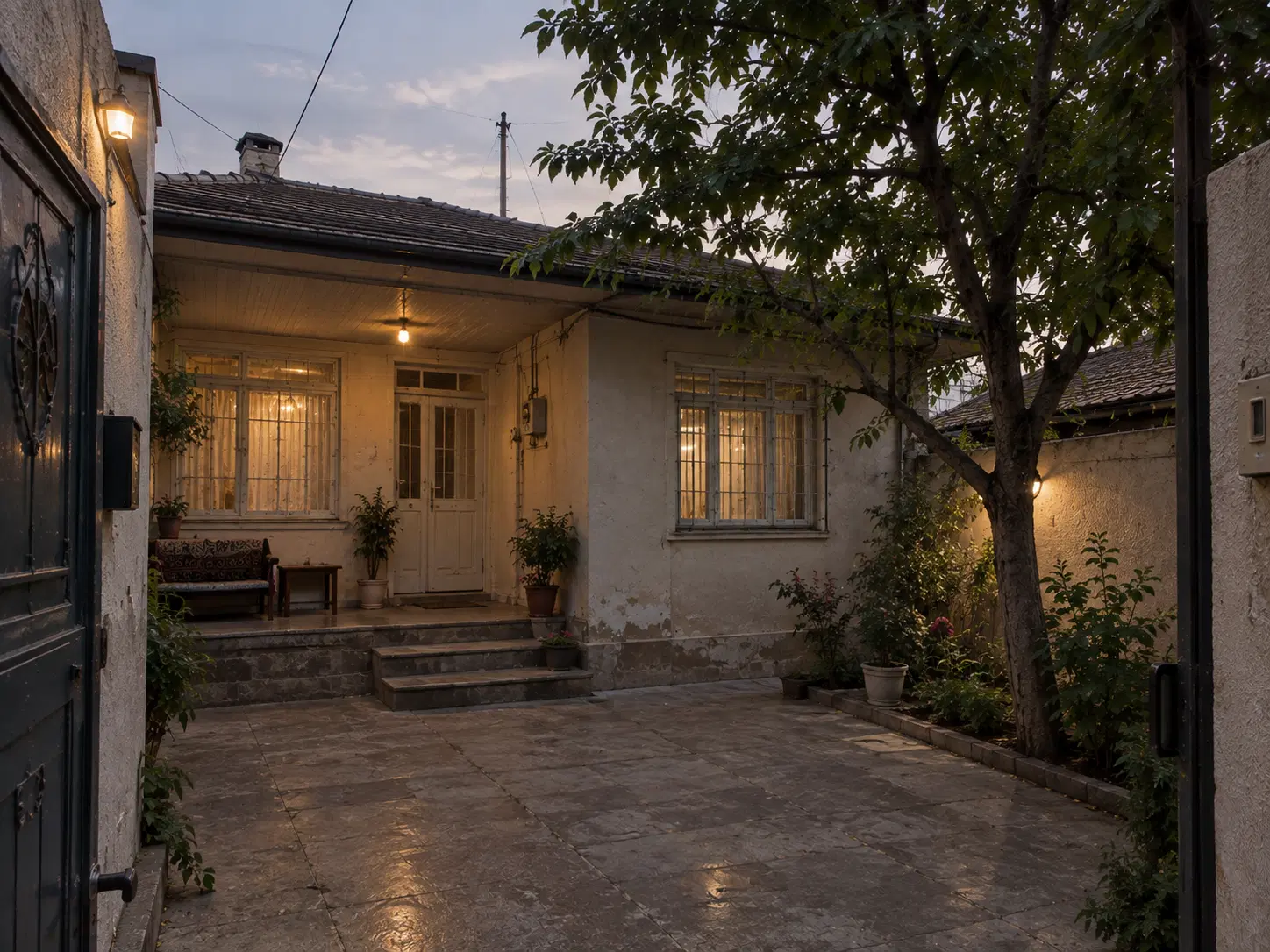 خانه قدیمی با مغازه