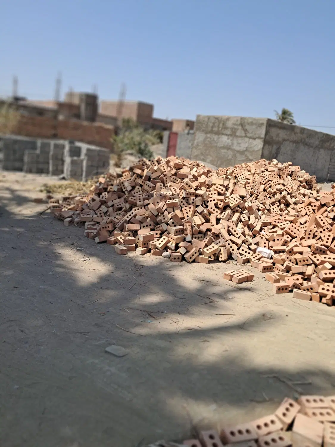 زمین فروشی