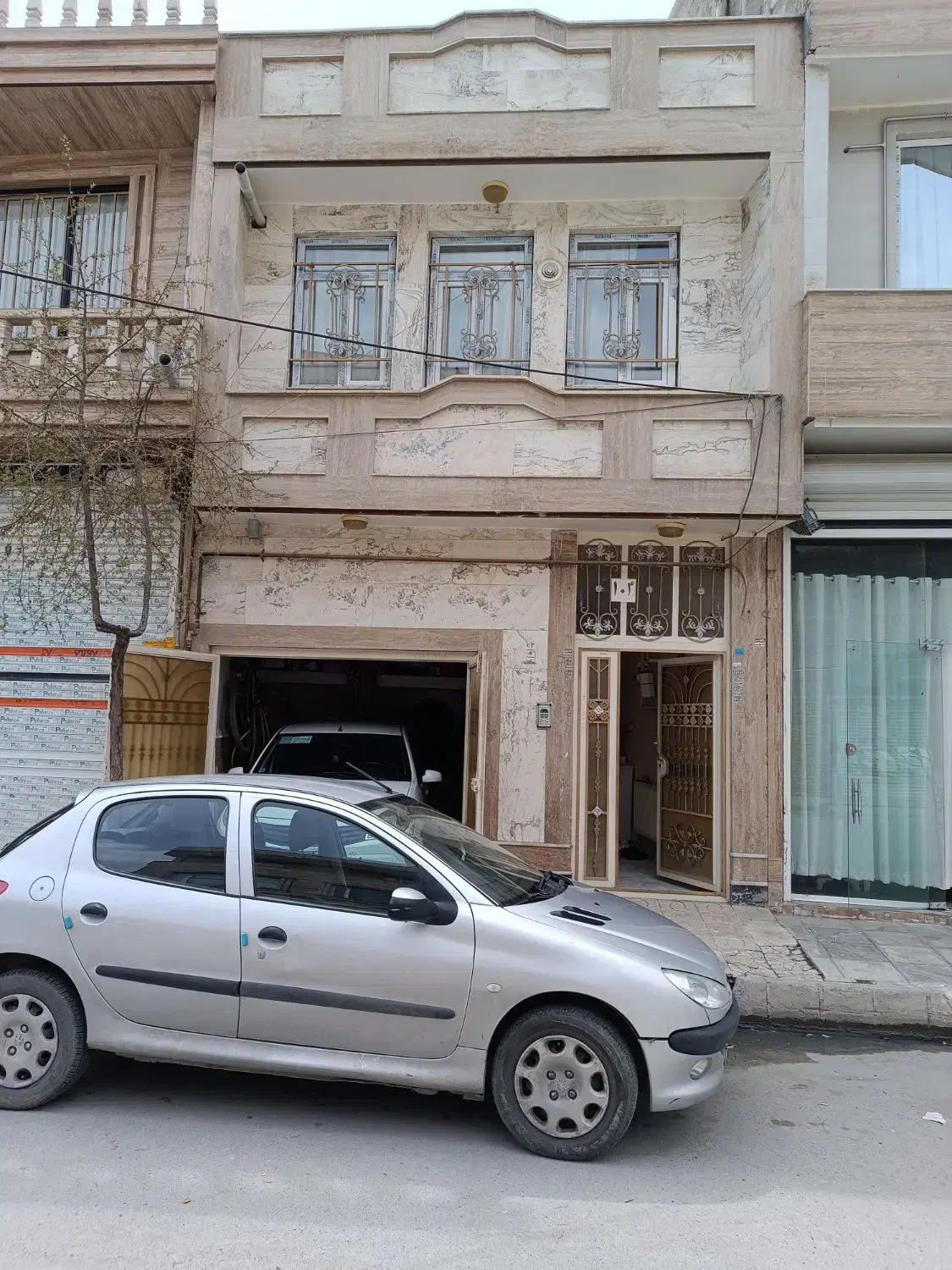 ساختمان مسکونی