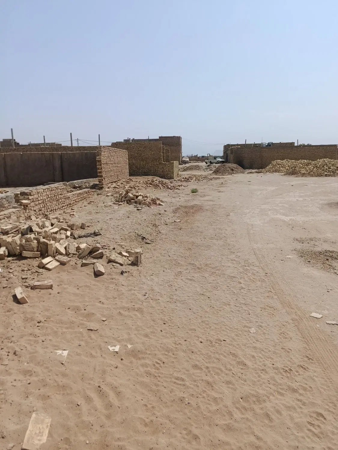 زمین فروشی