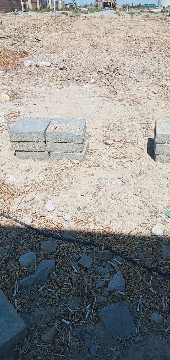 یک قطعه زمین ۵۰متری دارای آب برق گاز