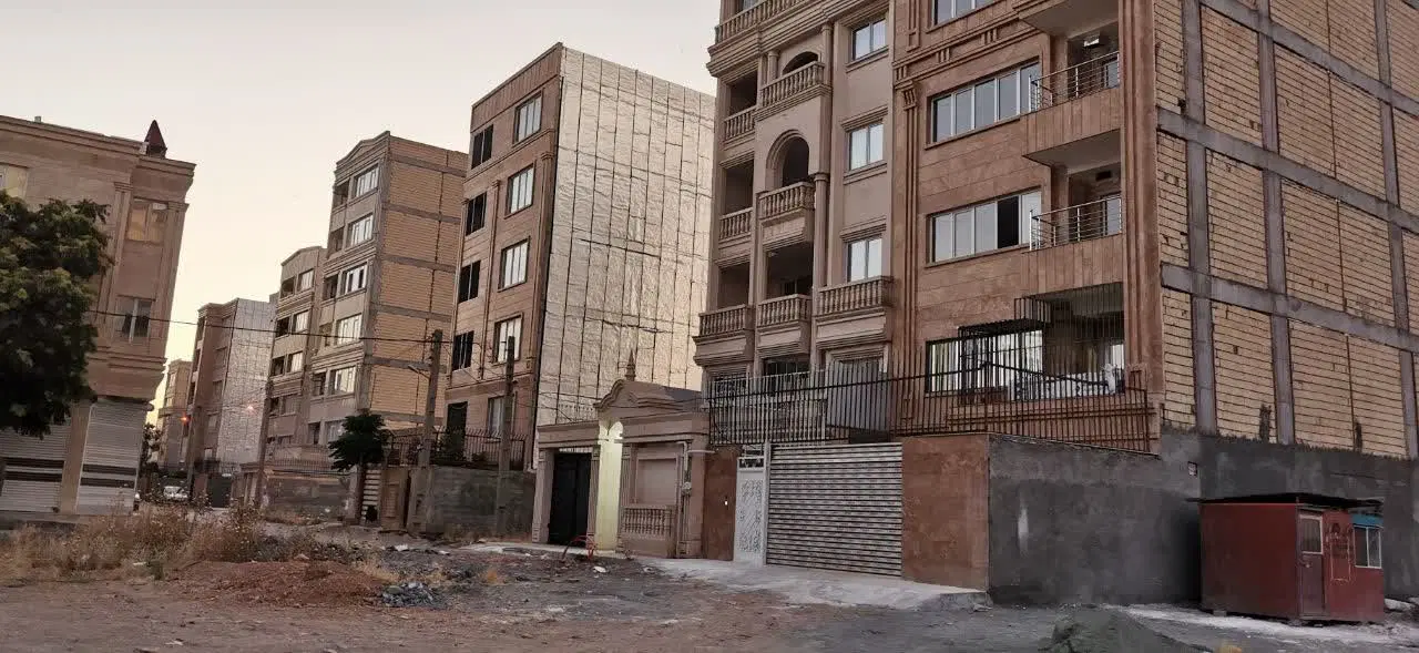 زمین ۲۱۸ متر